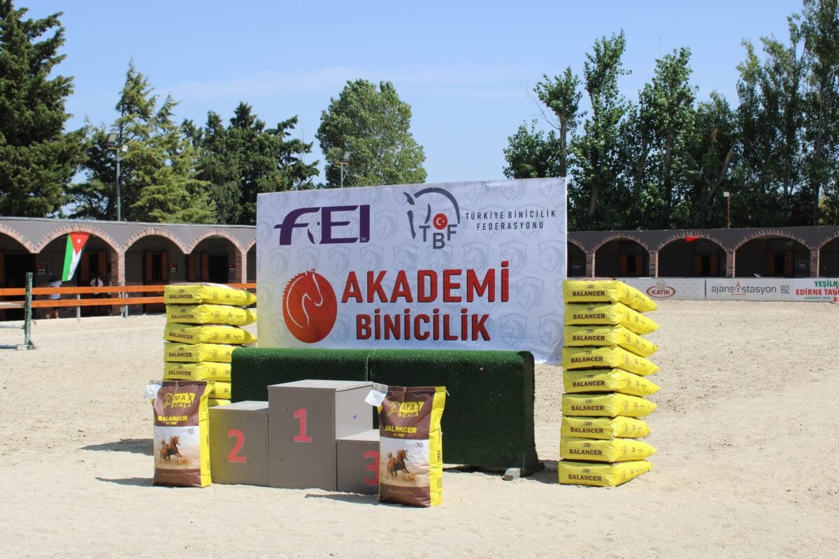 dereceye giren sporculara Max Scala At Yemleri sponsorluğunda Balancer At Yemi hediye edildi